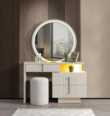 Elegant makeup table med spejl