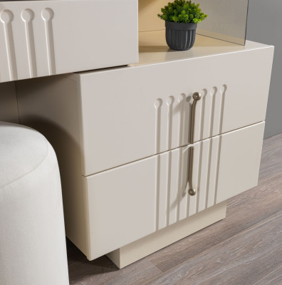 Elegant makeup table med spejl