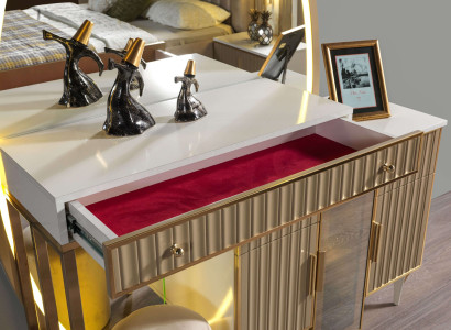 Moderne trækommode med spejl til soveværelse