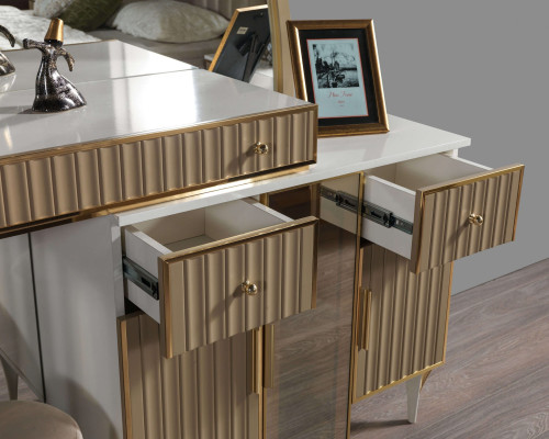 Moderne trækommode med spejl til soveværelse