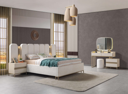 Komplet soveværelse ensemble med kommode, spejl, seng og natborde