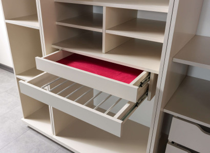 Moderne hjørneskab i mat glas med stort design