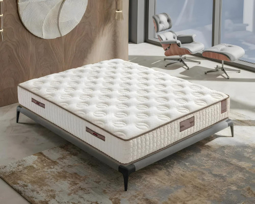 Elegant hvid seng med madras i moderne design