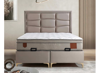 Elegant beige seng med tekstilmadras og træ