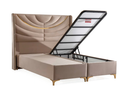 Elegant beige seng med tekstilmadras og træ