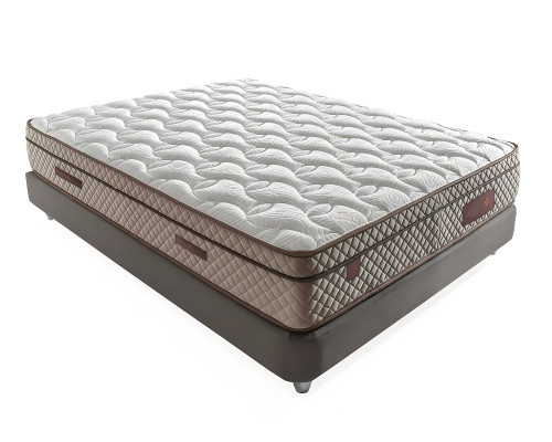 Elegant seng med madras i beige materiale