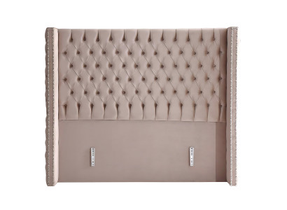 Elegant seng med madras i beige materiale