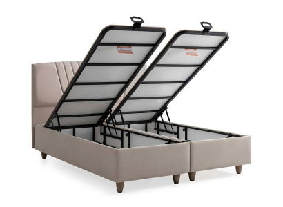 Elegant seng med madras i beige materiale og træ