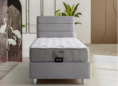 Elegant grå seng med tekstilmadras og træ