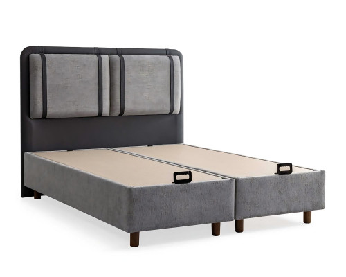 Den elegante og stabile seng med madras bringer charme til indretningen.