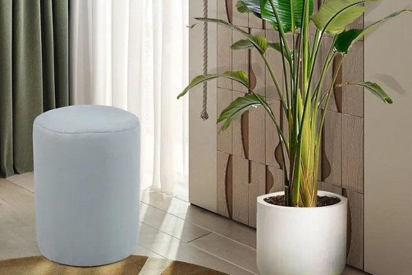  Luxuriöser Sitzhocker mit weißem Textilbezug und MDF-Gestell Neu